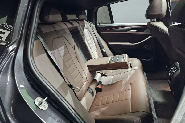 2025 BMW X4 с пробегом 5 688 км