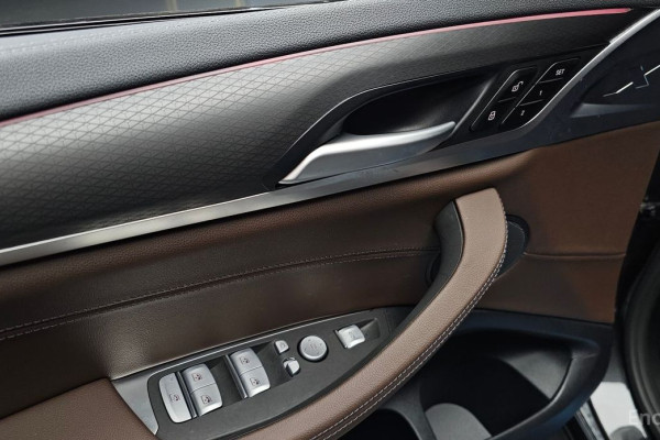 2025 BMW X4 с пробегом 5 688 км