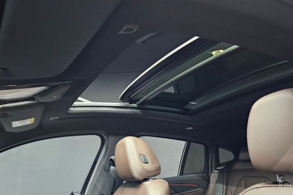 2025 BMW X4 с пробегом 5 688 км