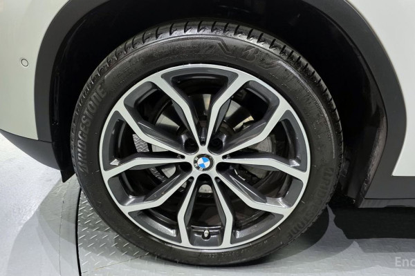 2025 BMW X4 с пробегом 12 981 км