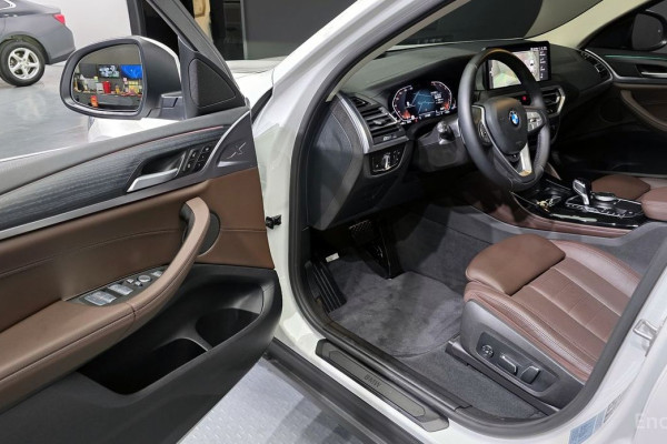 2025 BMW X4 с пробегом 12 981 км