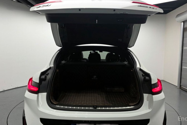 2023 BMW X4 с пробегом 18 281 км