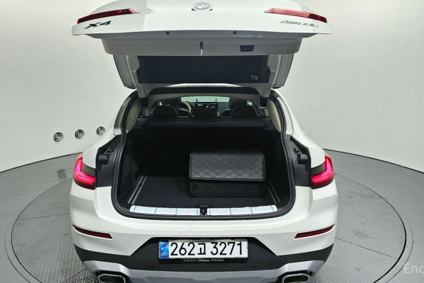 2025 BMW X4 с пробегом 4 671 км