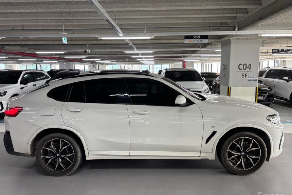 2023 BMW X4 с пробегом 42 046 км