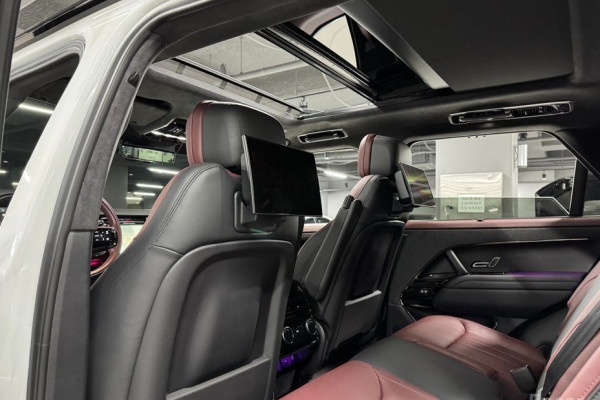 2023 Land Rover Range Rover Sport с пробегом 13 700 км