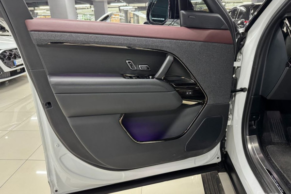 2023 Land Rover Range Rover Sport с пробегом 13 700 км