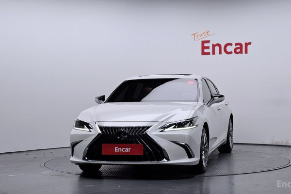 2023 Lexus ES с пробегом 22 275 км