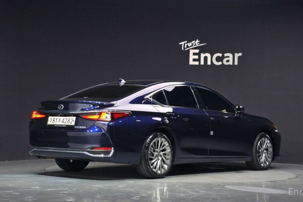 2022 Lexus ES с пробегом 71 394 км