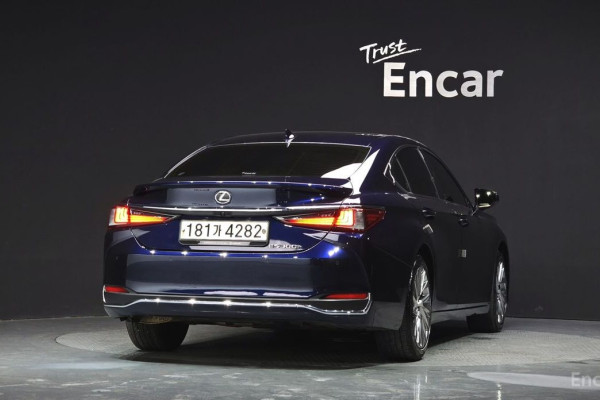 2022 Lexus ES с пробегом 71 394 км