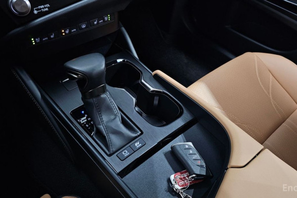 2023 Lexus ES с пробегом 22 275 км