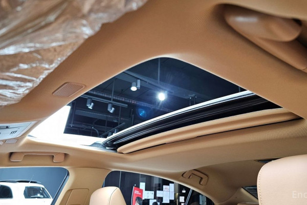 2023 Lexus ES с пробегом 22 275 км