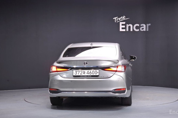 2022 Lexus ES с пробегом 64 134 км