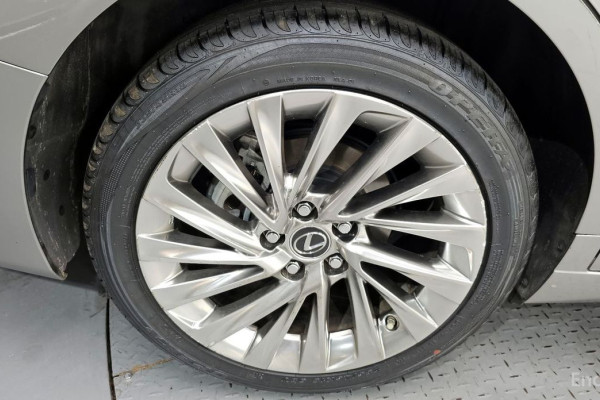 2022 Lexus ES с пробегом 64 134 км