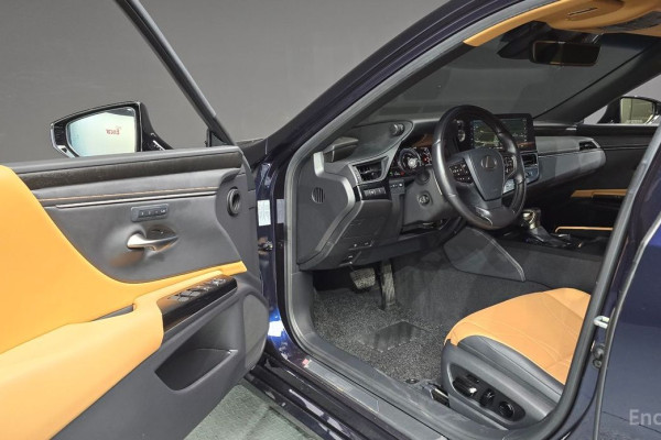 2022 Lexus ES с пробегом 71 394 км