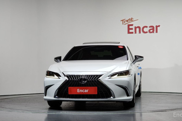 2023 Lexus ES с пробегом 17 348 км