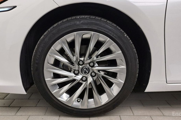 2023 Lexus ES с пробегом 17 348 км