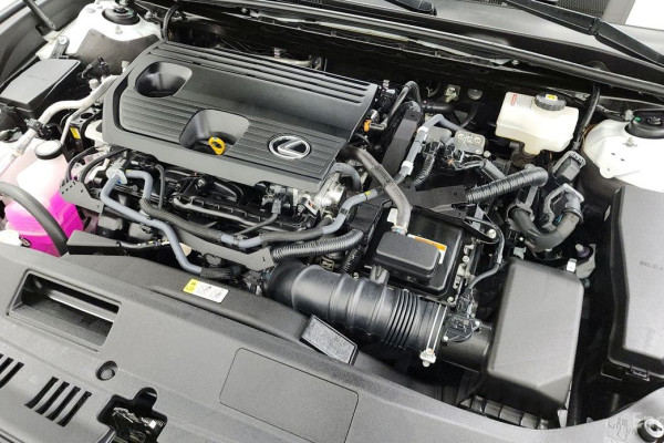 2023 Lexus ES с пробегом 17 348 км