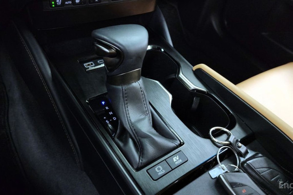 2023 Lexus ES с пробегом 17 348 км