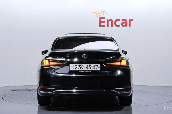 2023 Lexus ES с пробегом 72 334 км