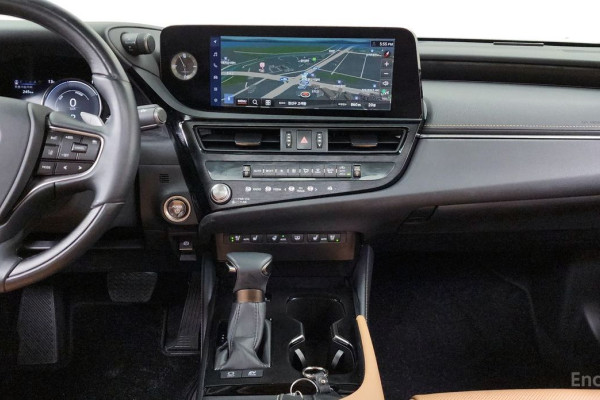 2023 Lexus ES с пробегом 17 348 км