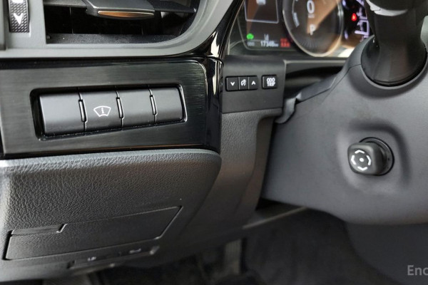 2023 Lexus ES с пробегом 17 348 км