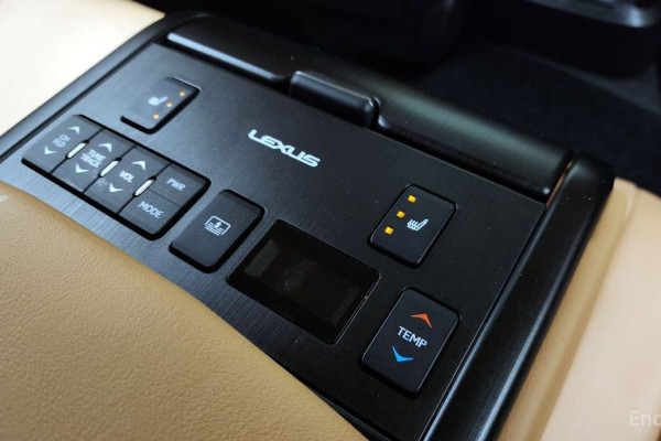 2023 Lexus ES с пробегом 17 348 км