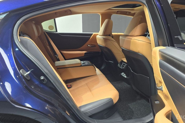 2022 Lexus ES с пробегом 71 394 км