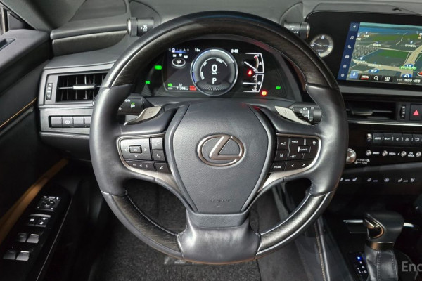 2022 Lexus ES с пробегом 71 394 км
