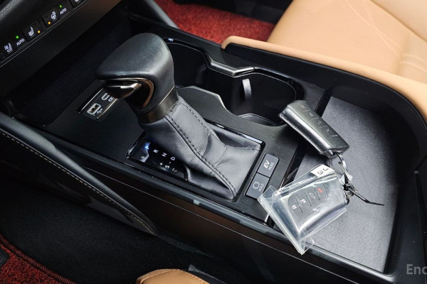 2023 Lexus ES с пробегом 72 334 км