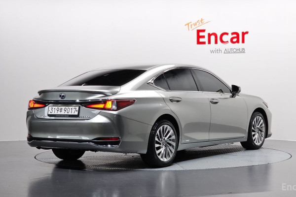 2022 Lexus ES с пробегом 20 011 км