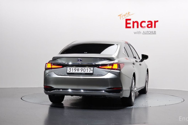 2022 Lexus ES с пробегом 20 011 км