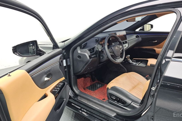 2023 Lexus ES с пробегом 72 334 км