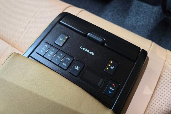 2022 Lexus ES с пробегом 71 394 км