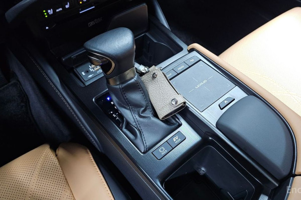 2022 Lexus ES с пробегом 20 011 км