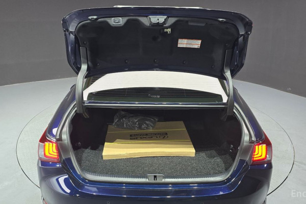 2022 Lexus ES с пробегом 71 394 км