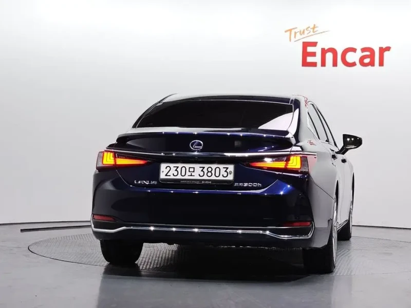 2022 Lexus ES с пробегом 101 203 км