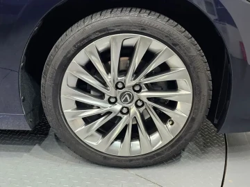 2022 Lexus ES с пробегом 101 203 км