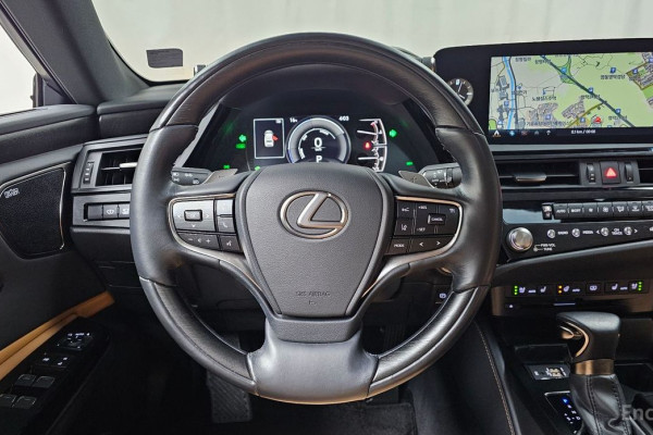 2022 Lexus ES с пробегом 20 011 км