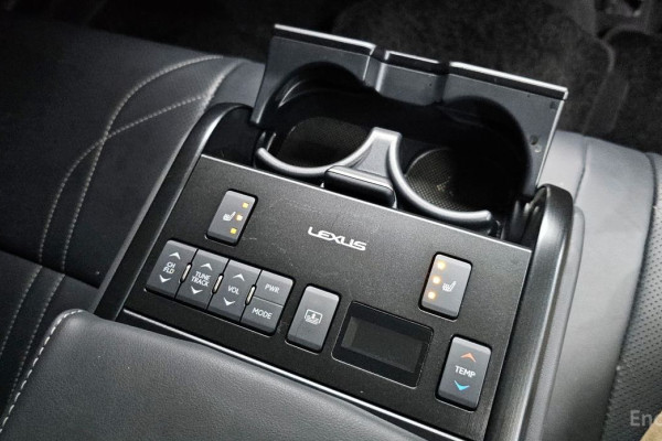 2022 Lexus ES с пробегом 64 134 км