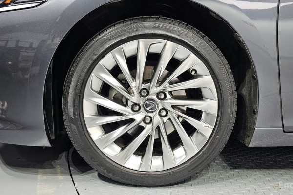 2023 Lexus ES с пробегом 82 477 км