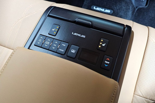 2022 Lexus ES с пробегом 20 011 км