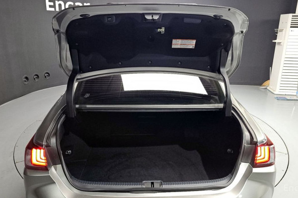 2022 Lexus ES с пробегом 64 134 км