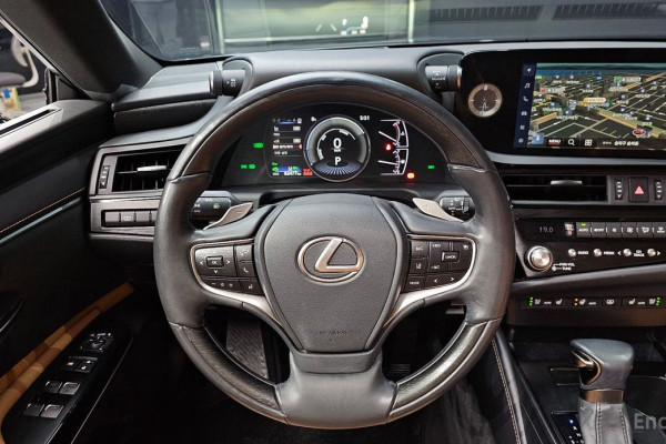 2023 Lexus ES с пробегом 82 477 км