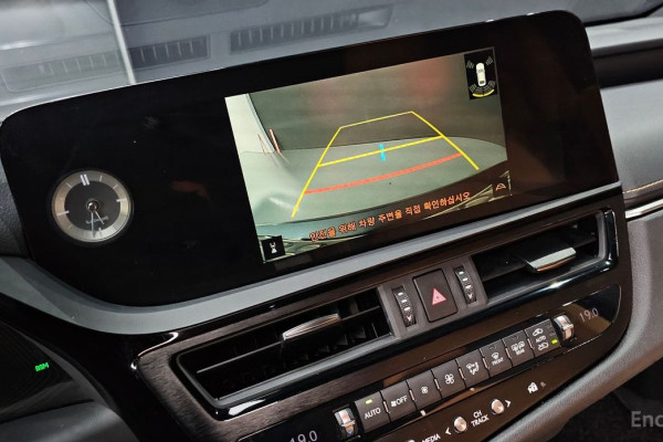 2023 Lexus ES с пробегом 82 477 км