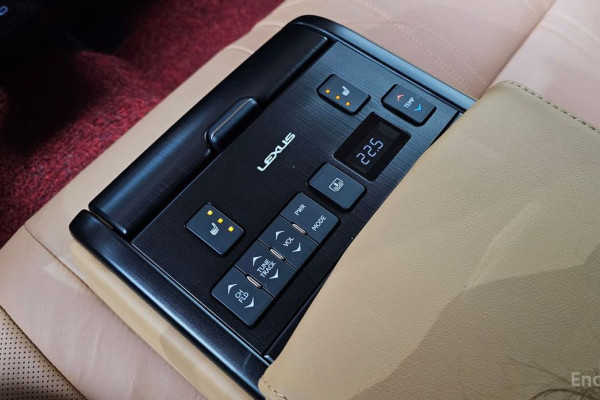 2023 Lexus ES с пробегом 72 334 км