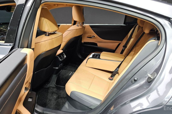 2023 Lexus ES с пробегом 82 477 км