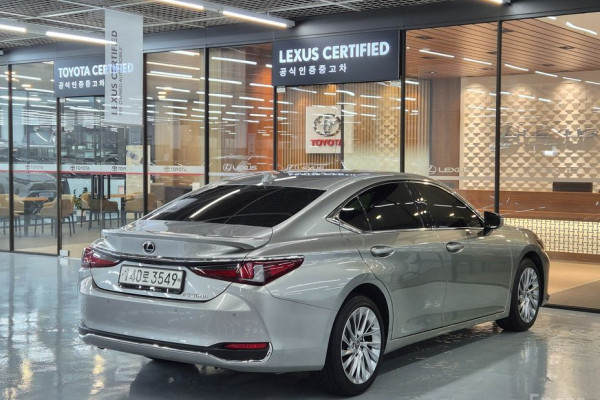 2023 Lexus ES с пробегом 40 005 км