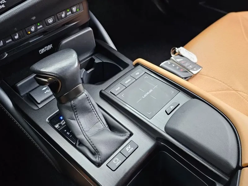 2022 Lexus ES с пробегом 101 203 км