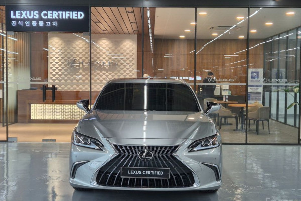 2023 Lexus ES с пробегом 40 005 км
