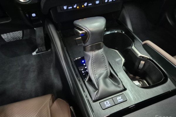 2023 Lexus ES с пробегом 40 005 км